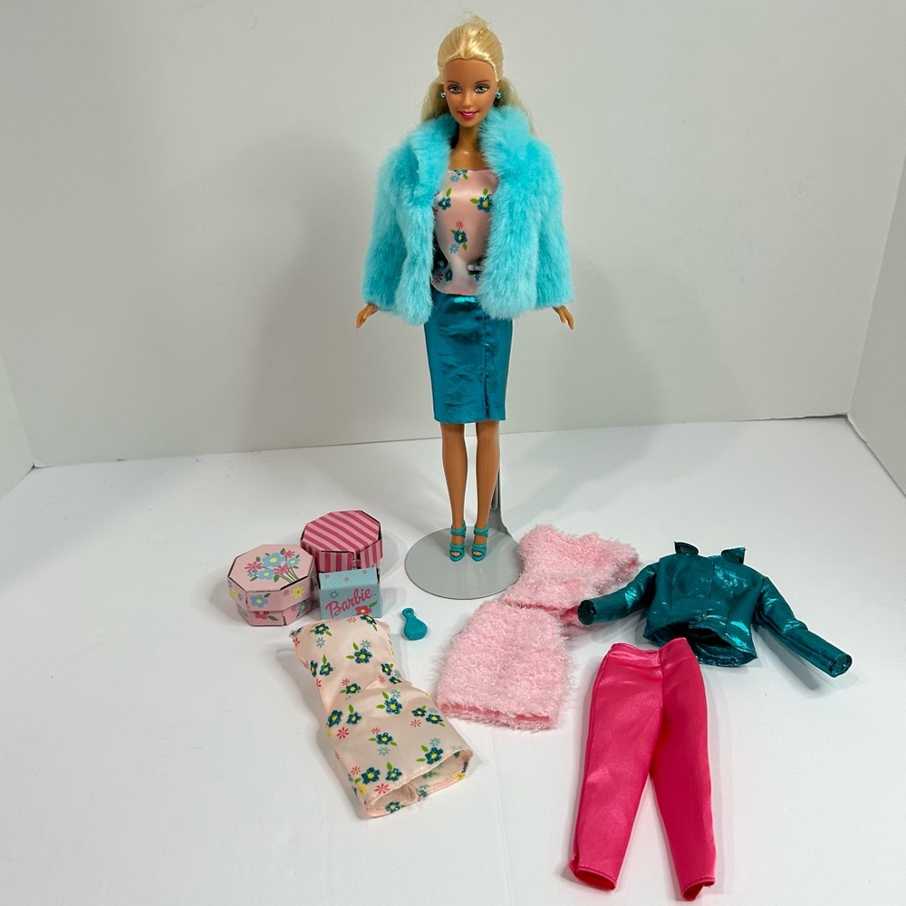 1999 Barbie Fashion Wardrobe Doll Play Set